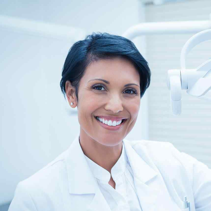 https://happyteethclinic.pk/wp-content/uploads/2020/02/doctor-01.jpg