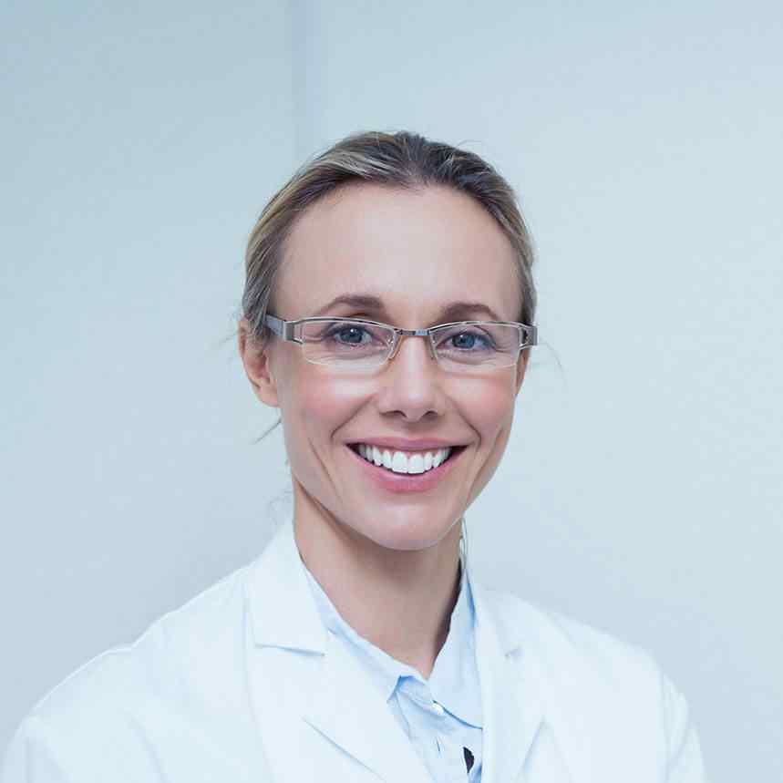 https://happyteethclinic.pk/wp-content/uploads/2020/02/doctor-02.jpg