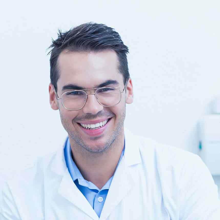https://happyteethclinic.pk/wp-content/uploads/2020/02/doctor-03.jpg